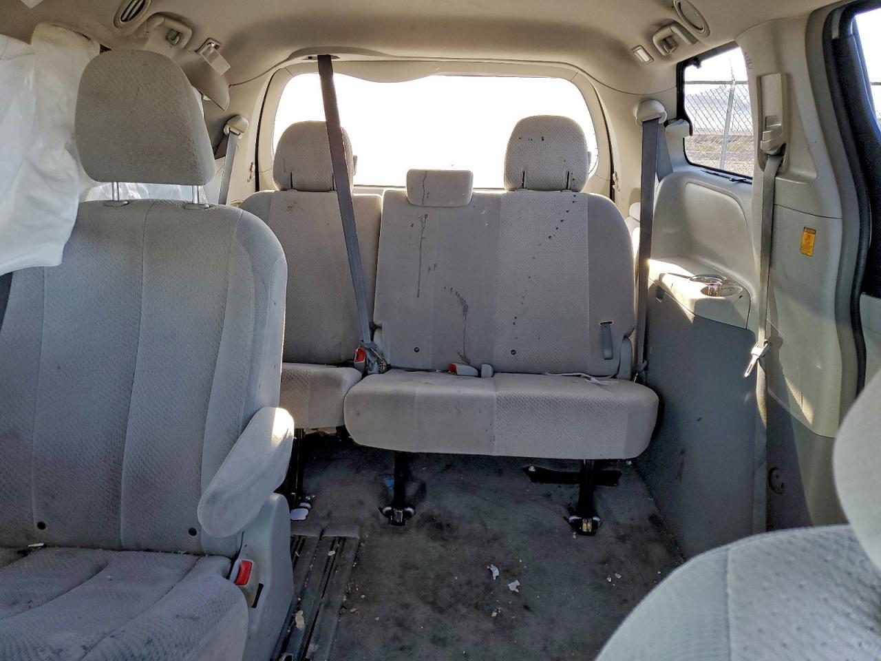 2013 TOYOTA SIENNA LE photo 10