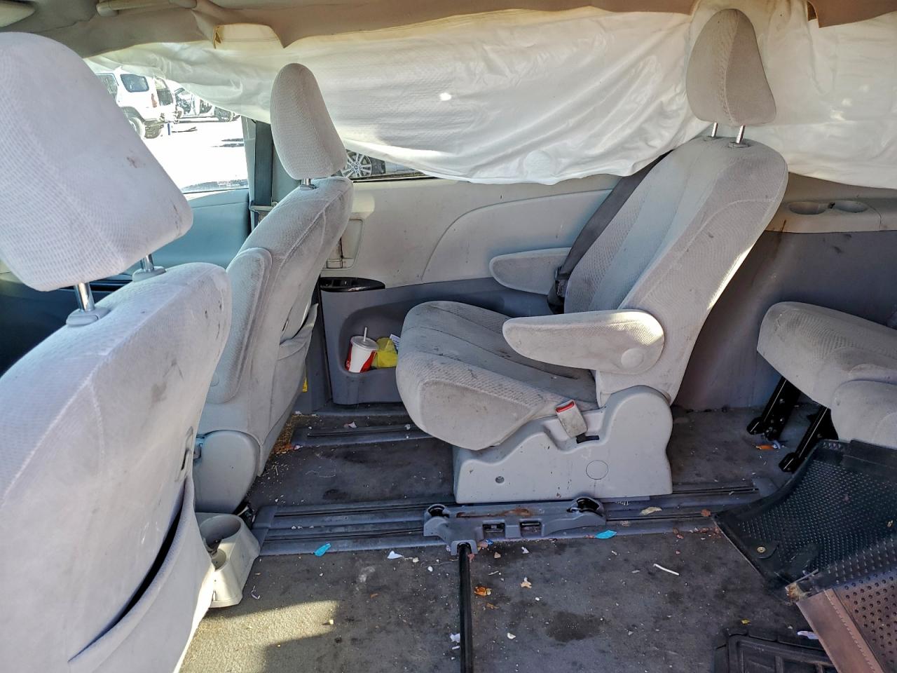 2013 TOYOTA SIENNA LE photo 11