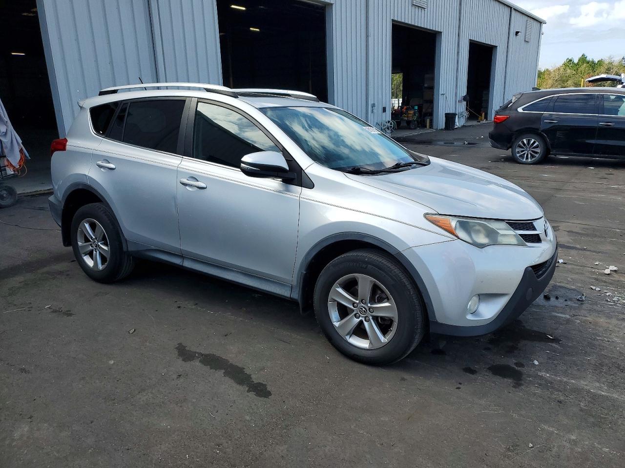 2015 TOYOTA RAV4 XLE photo 7