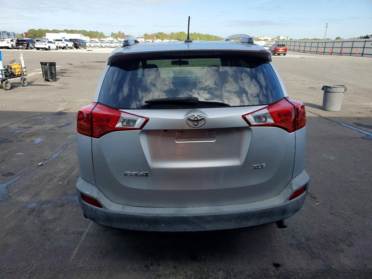 2015 TOYOTA RAV4 XLE photo 11