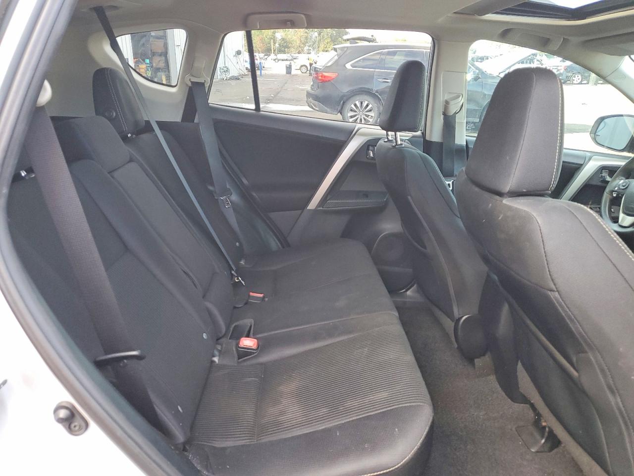 2015 TOYOTA RAV4 XLE photo 21