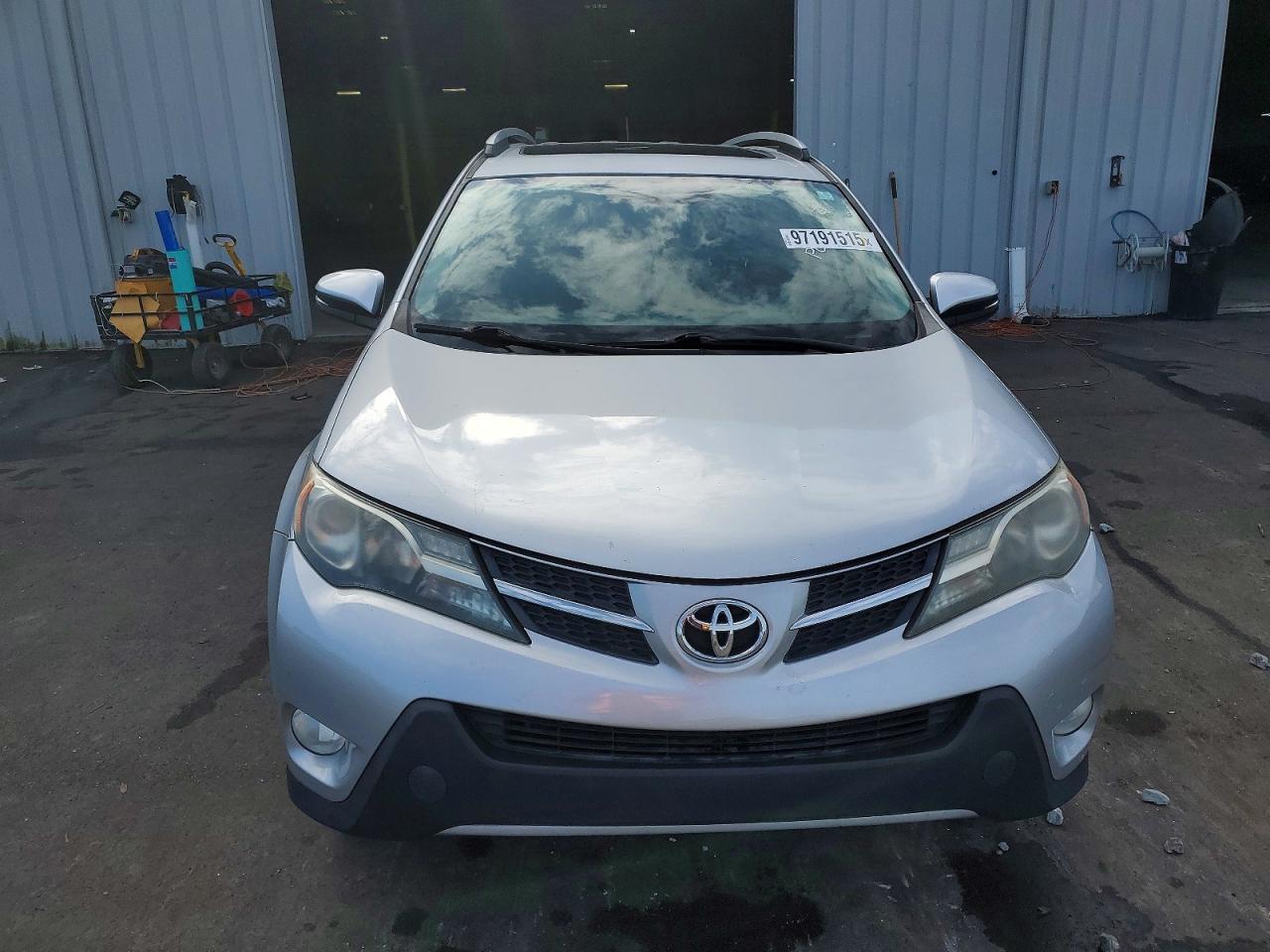 2015 TOYOTA RAV4 XLE photo 9