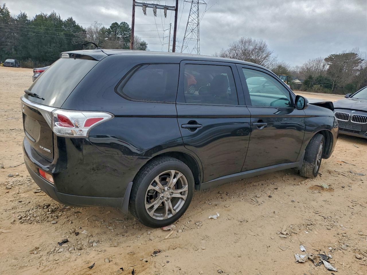 2014 MITSUBISHI OUTLANDER SE photo 3