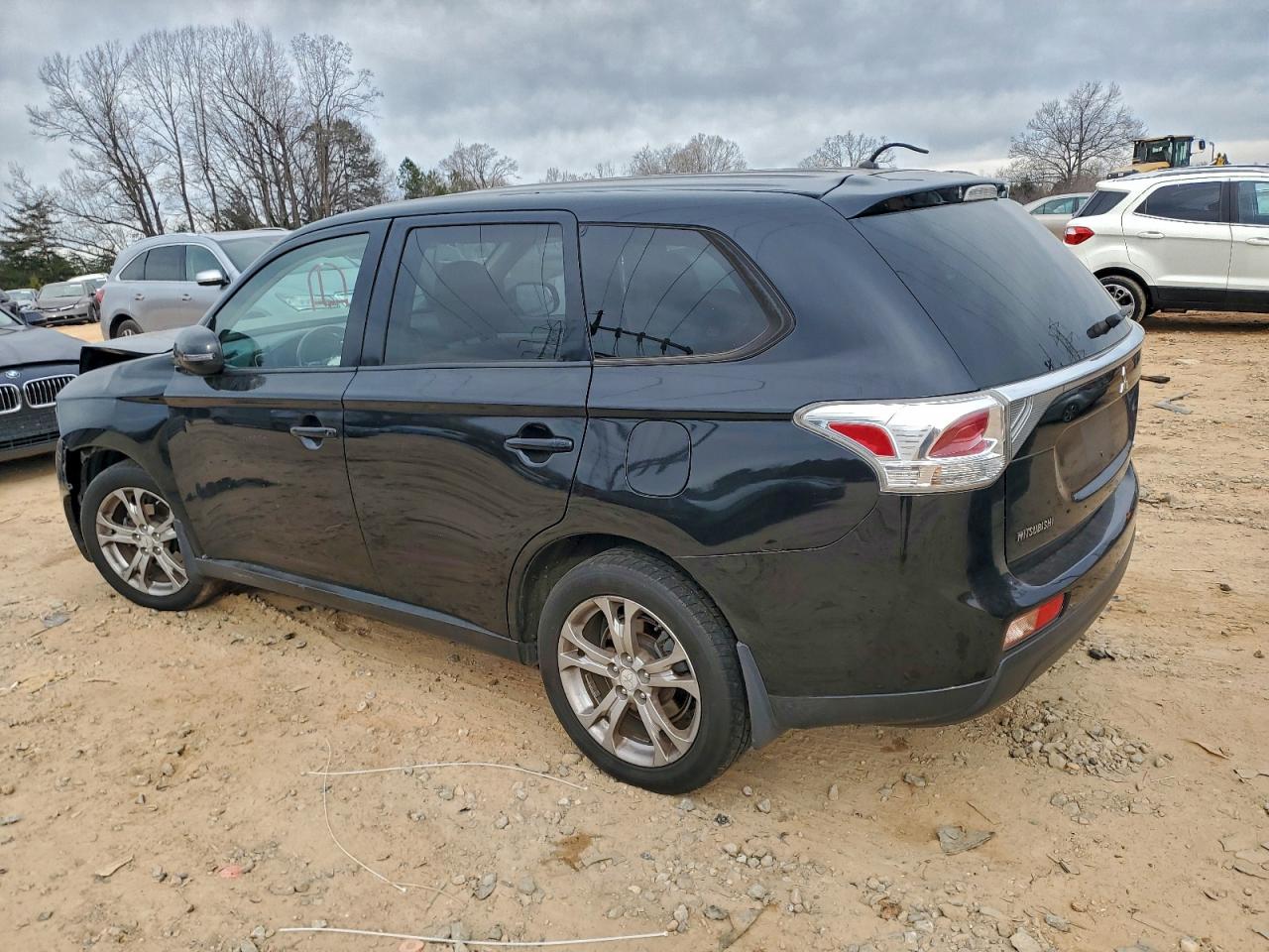 2014 MITSUBISHI OUTLANDER SE photo 2