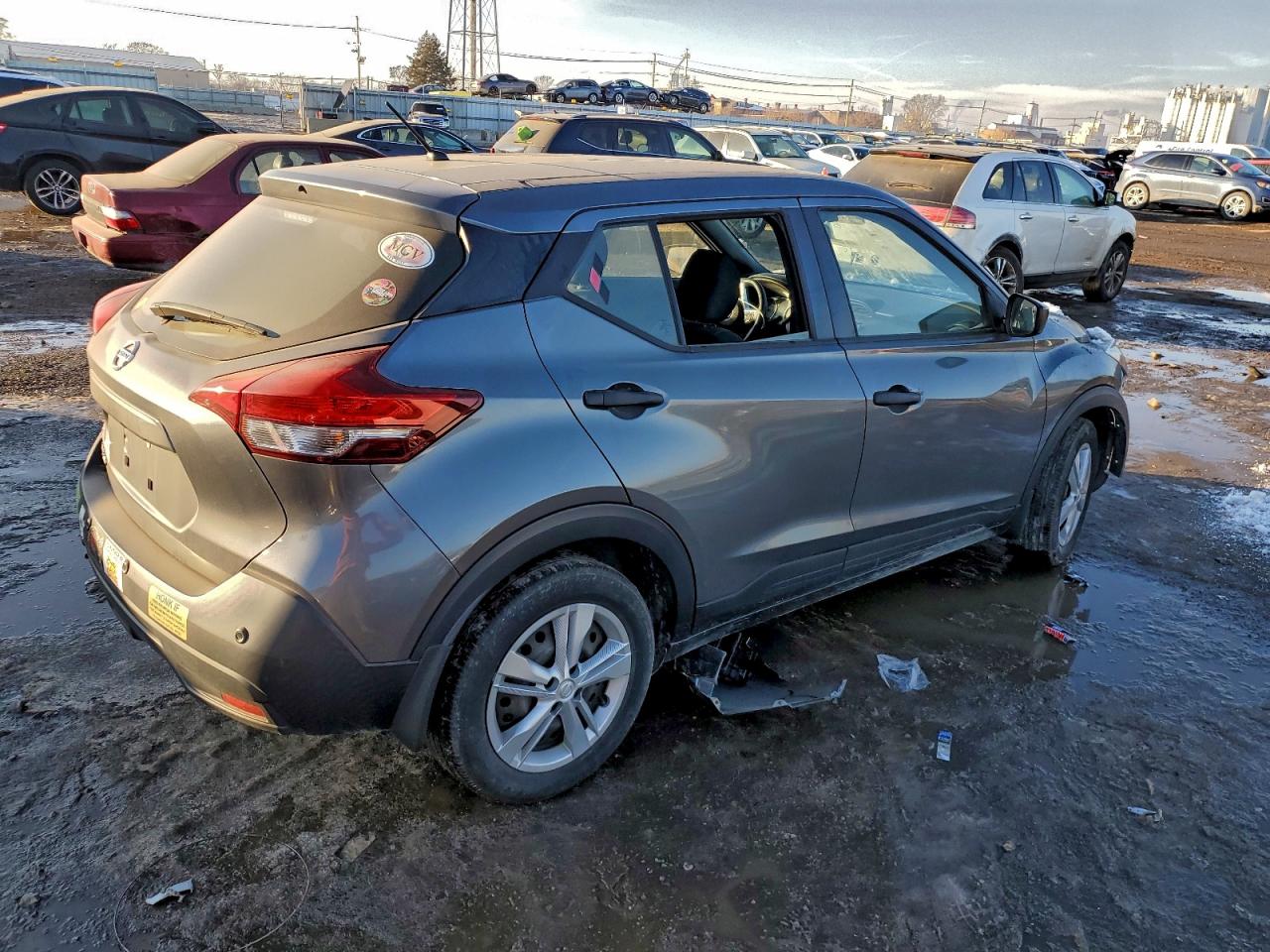 2020 NISSAN KICKS S photo 3