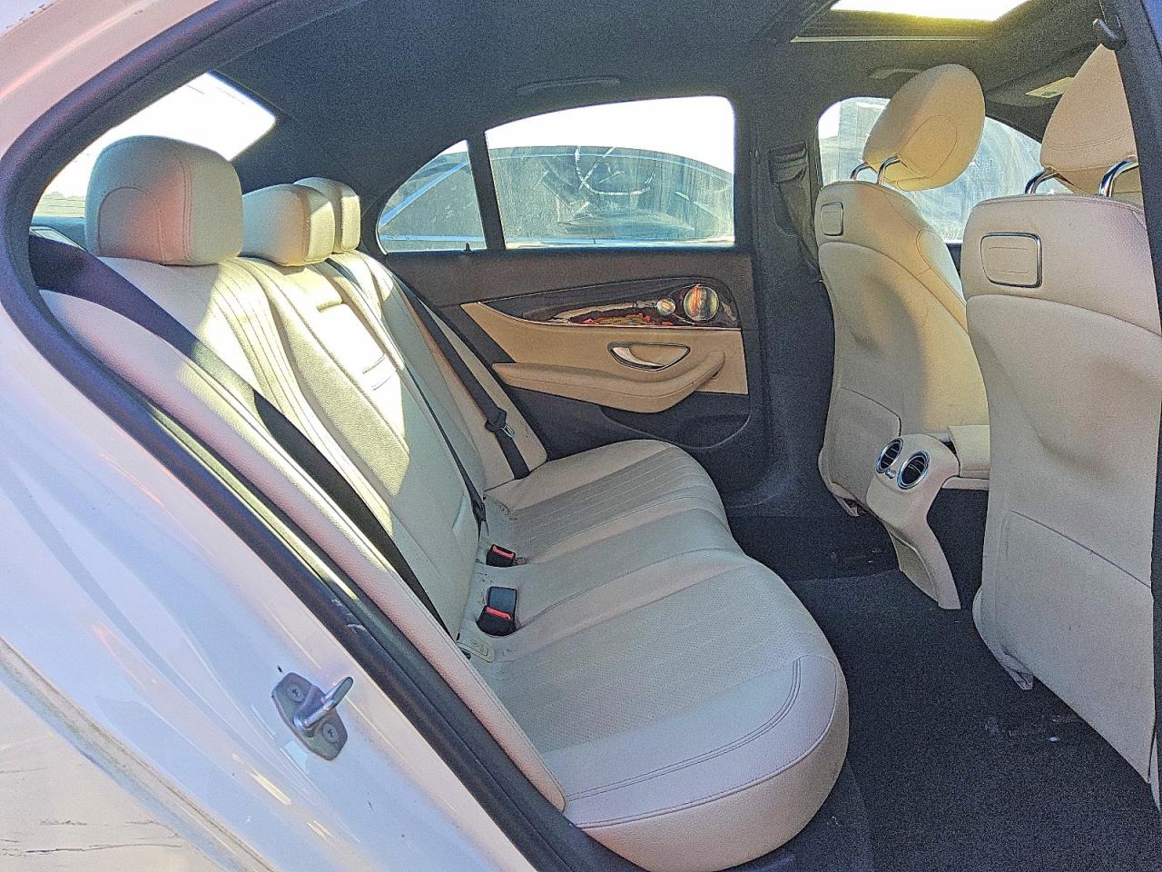 2018 MERCEDES-BENZ E 300 photo 10