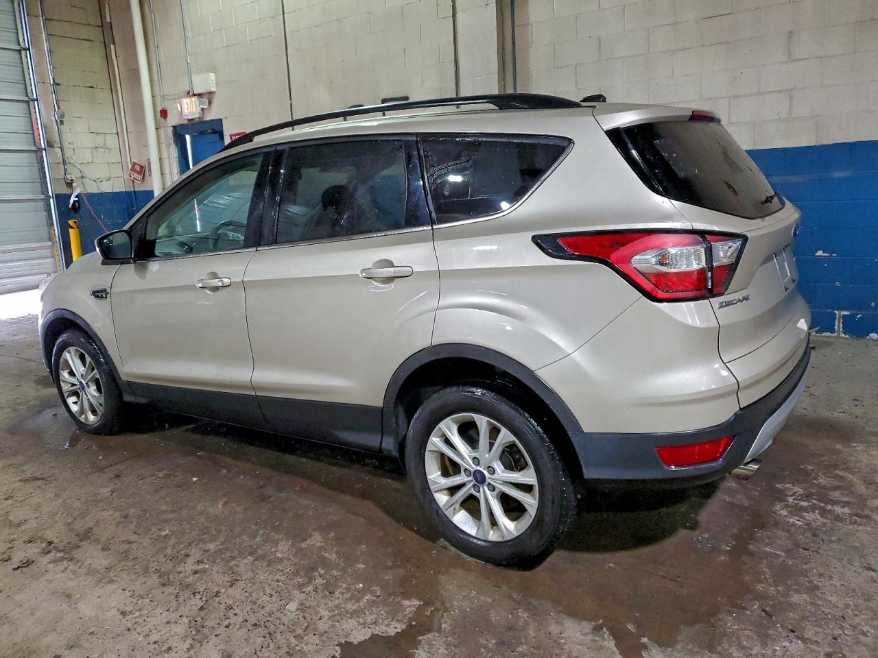2018 FORD ESCAPE SE photo 2