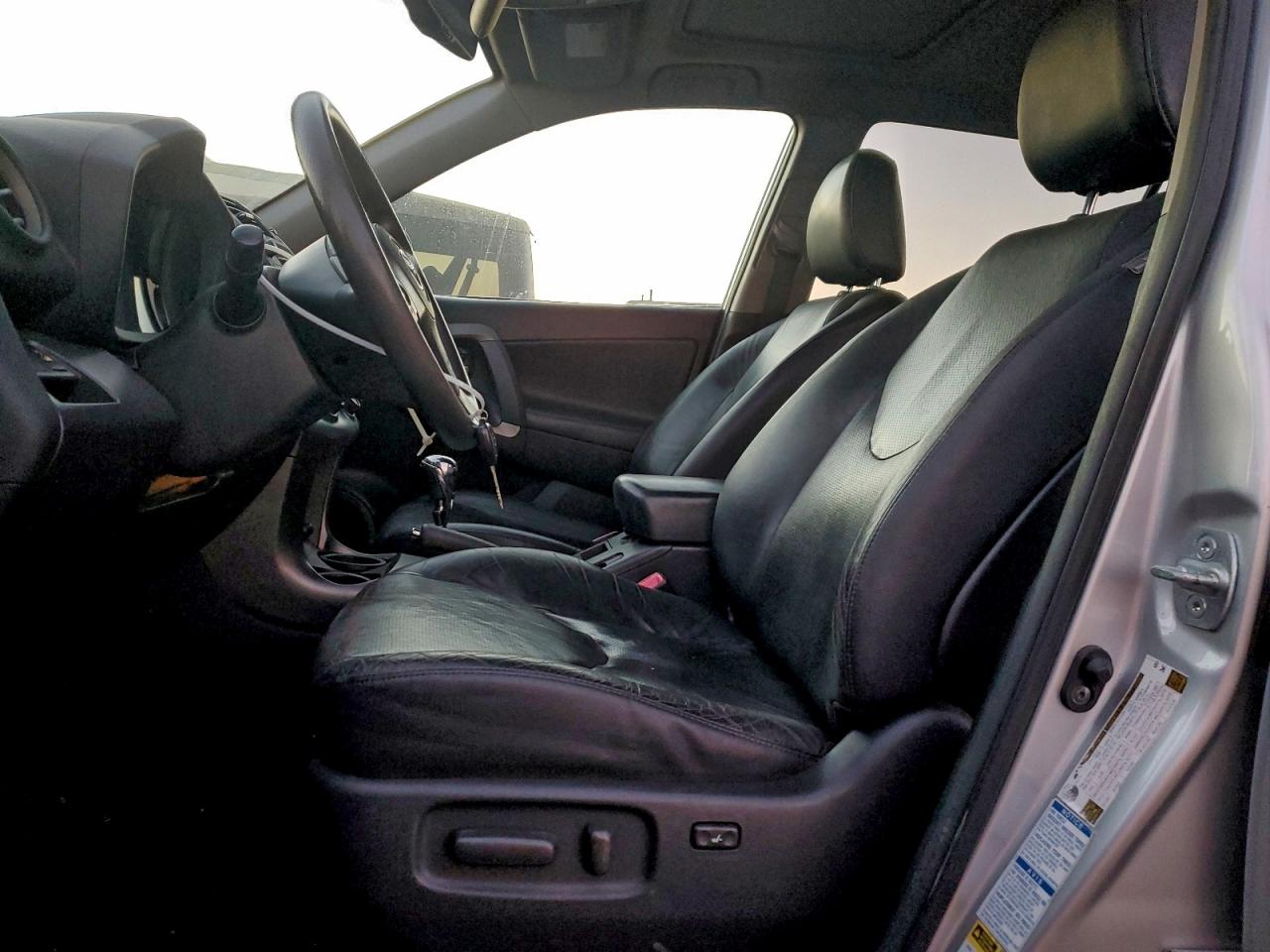 2011 TOYOTA RAV4 SPORT photo 7