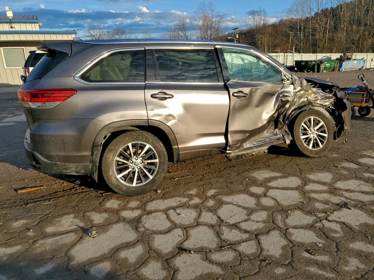 2018 TOYOTA HIGHLANDER SE photo 3