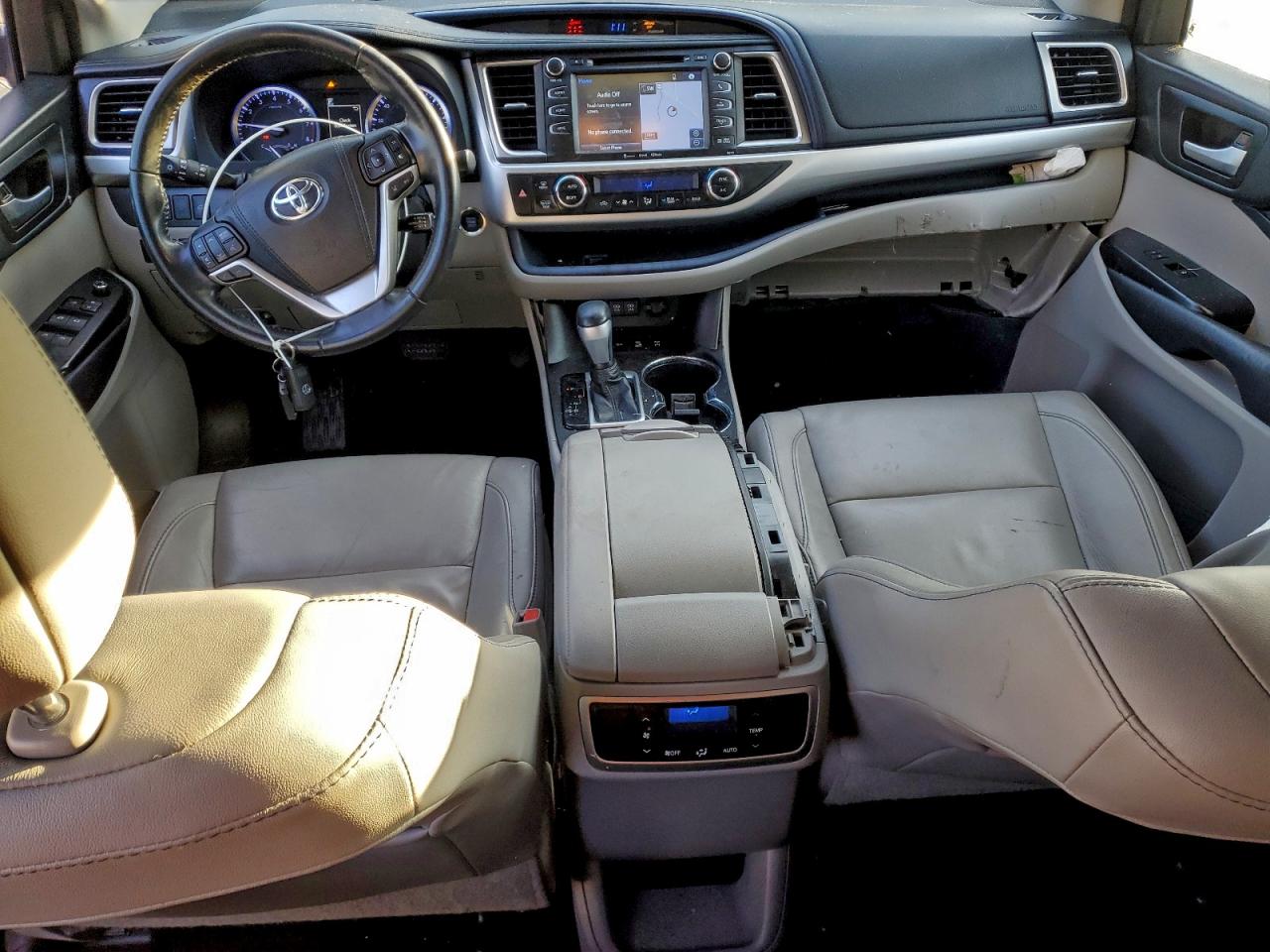 2018 TOYOTA HIGHLANDER SE photo 8