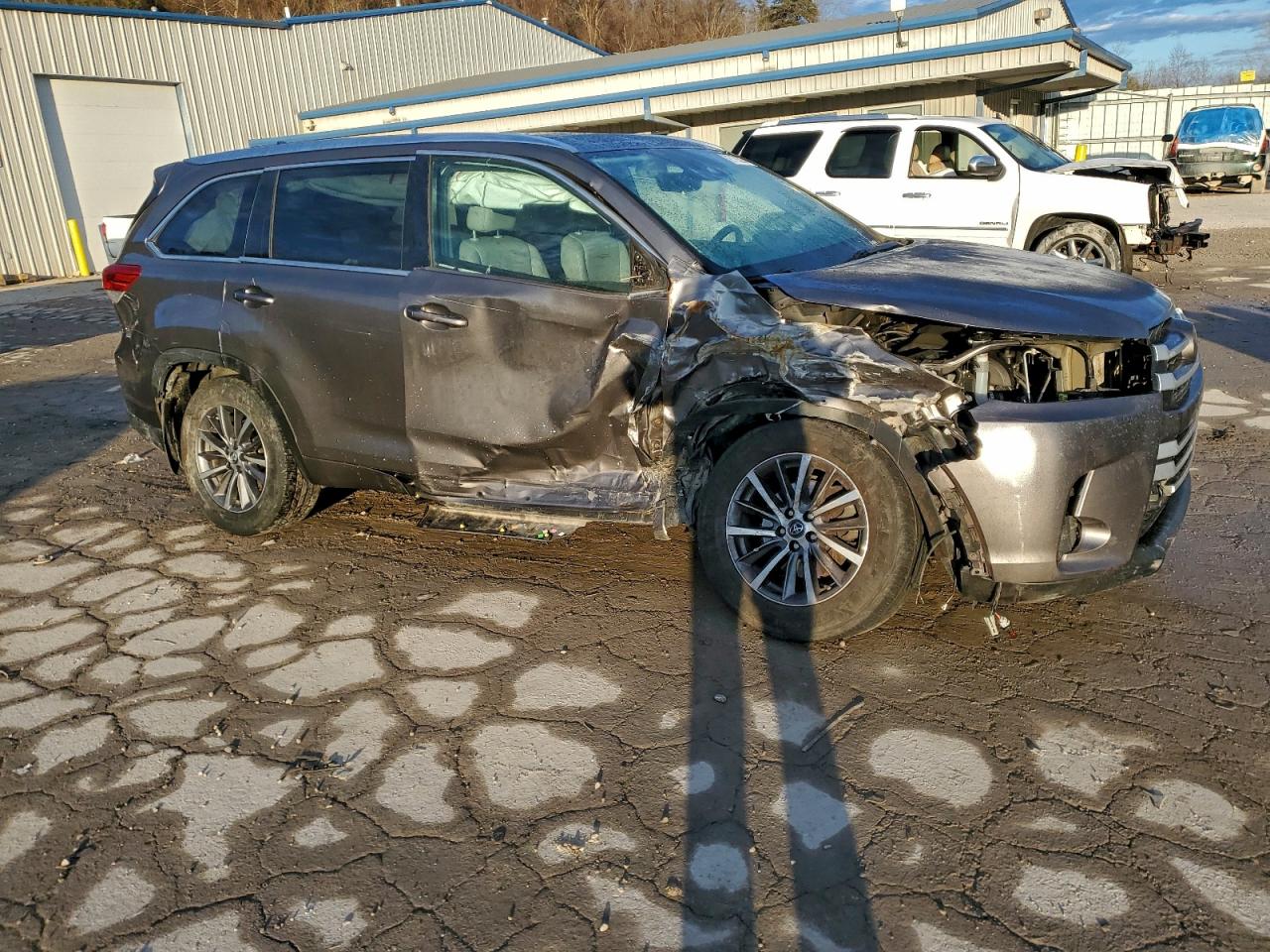 2018 TOYOTA HIGHLANDER SE photo 4