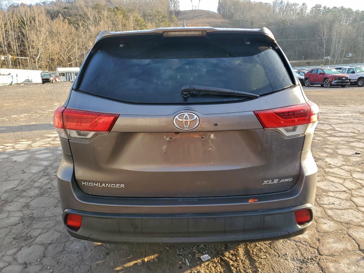 2018 TOYOTA HIGHLANDER SE photo 6