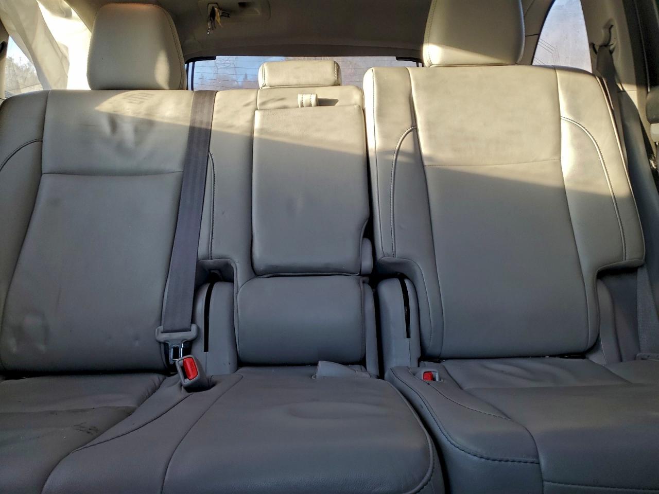 2018 TOYOTA HIGHLANDER SE photo 10