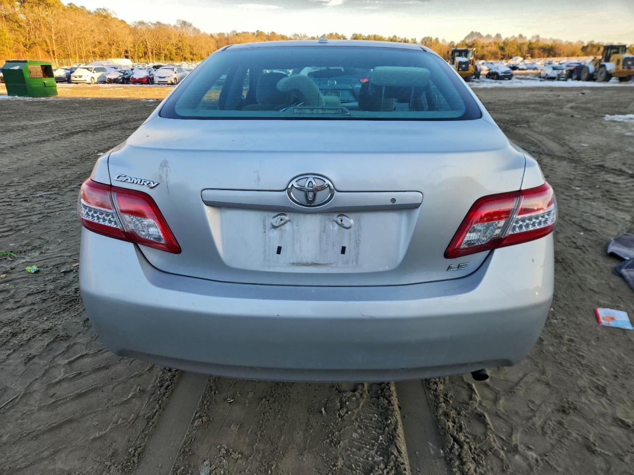 2011 TOYOTA CAMRY BASE photo 6