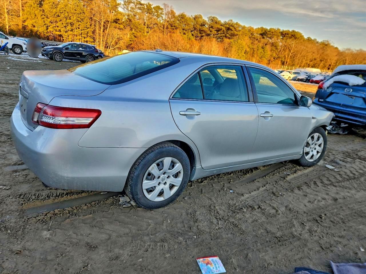 2011 TOYOTA CAMRY BASE photo 3
