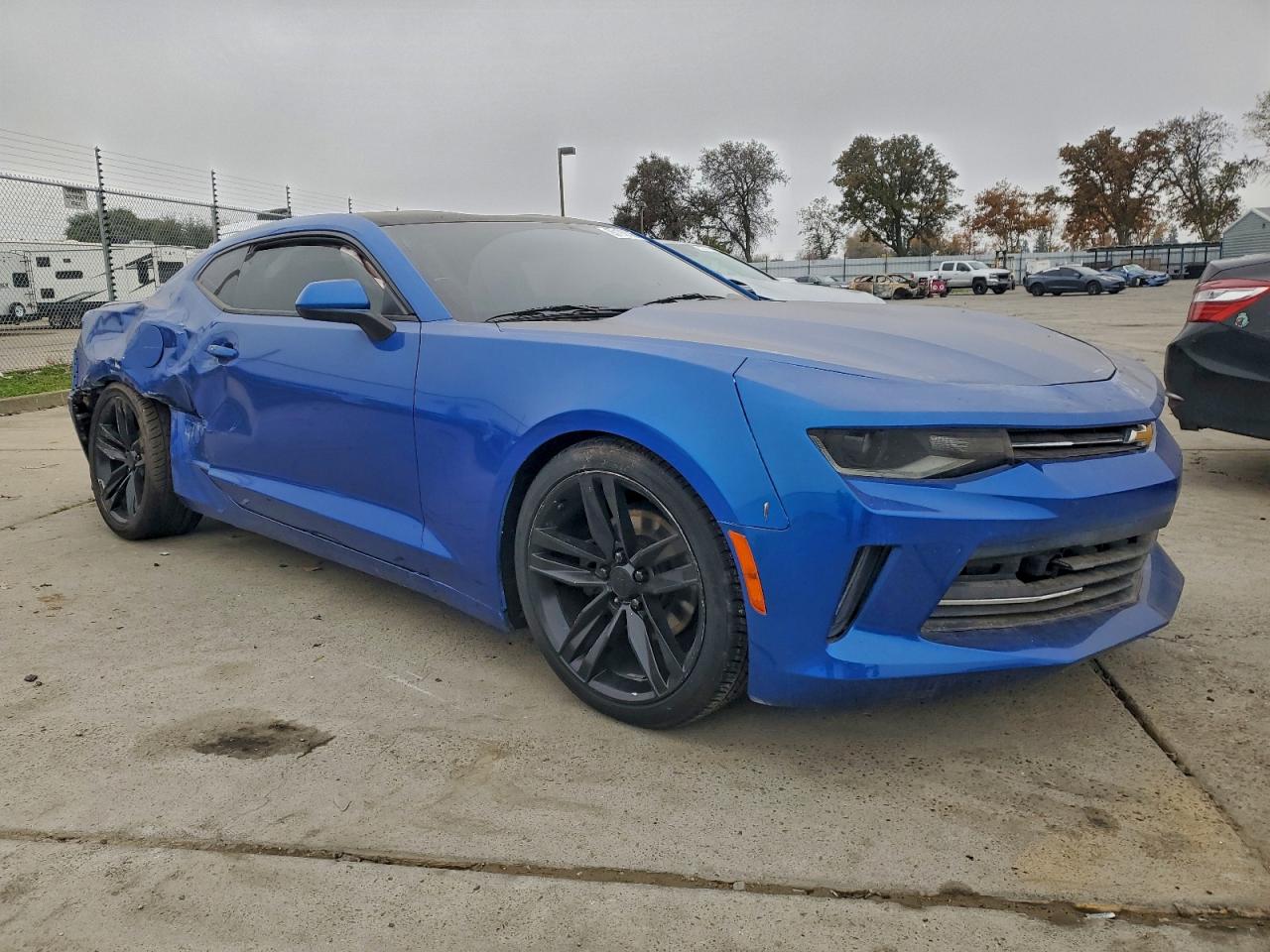 2017 CHEVROLET CAMARO LT photo 4