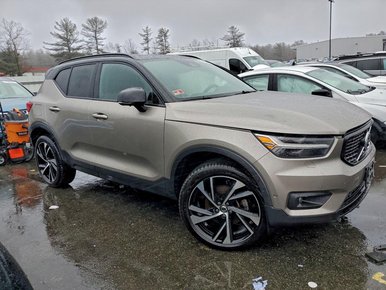 2022 VOLVO XC40 T5 R-DESIGN photo 4