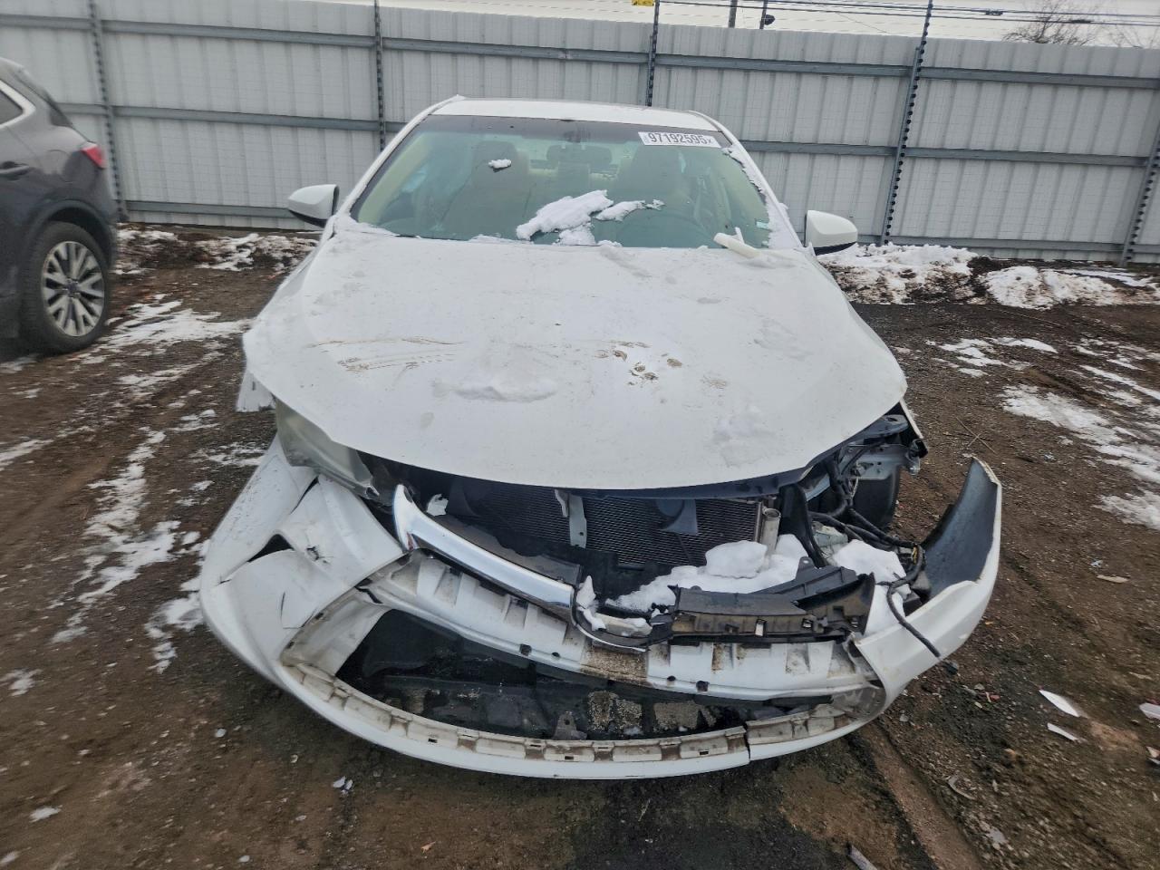 2016 TOYOTA CAMRY LE photo 5
