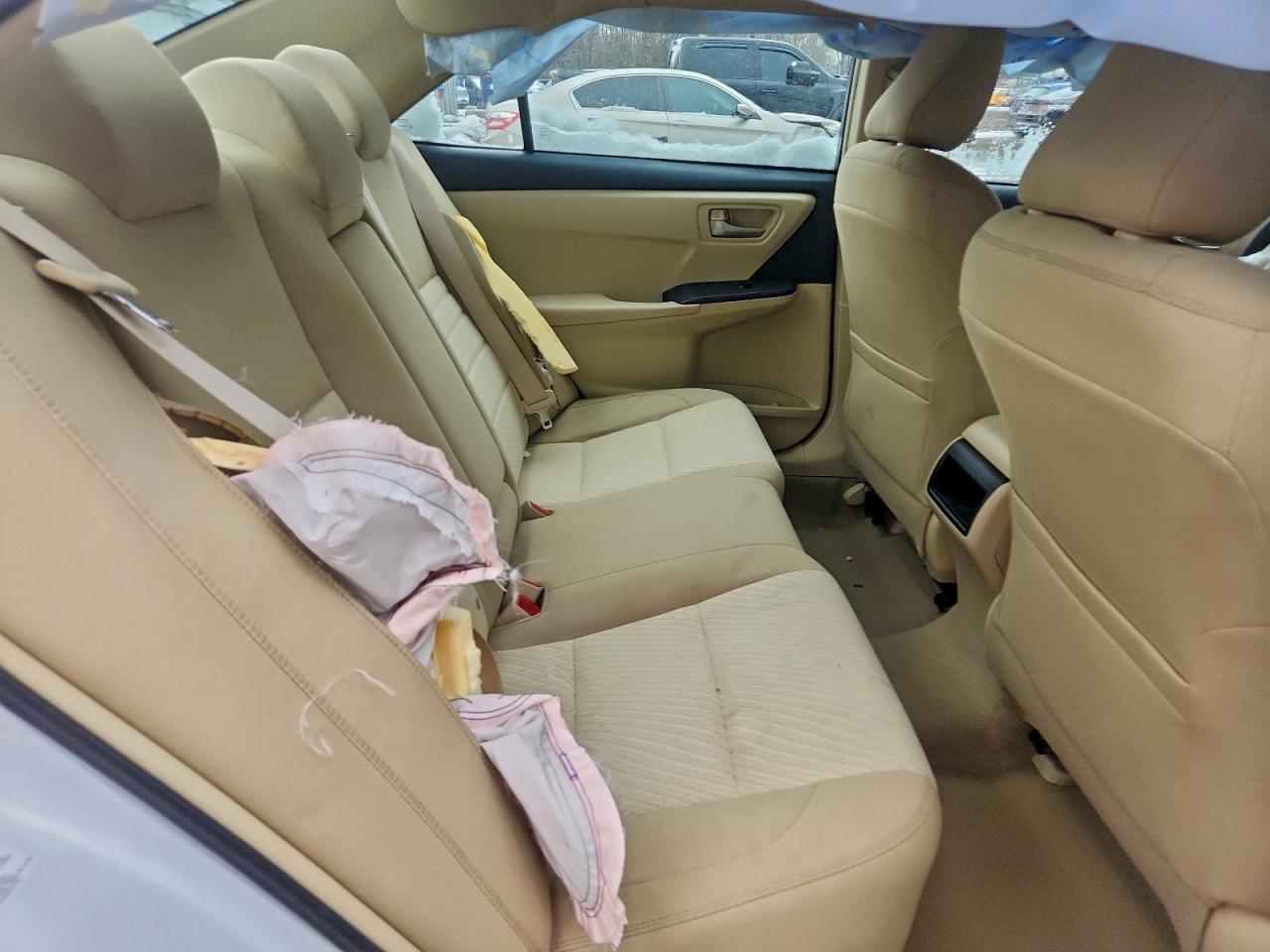 2016 TOYOTA CAMRY LE photo 10