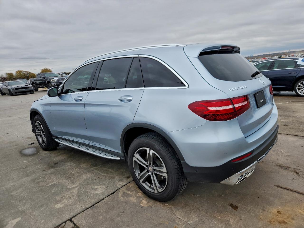 2016 MERCEDES-BENZ GLC 300 4MATIC photo 2