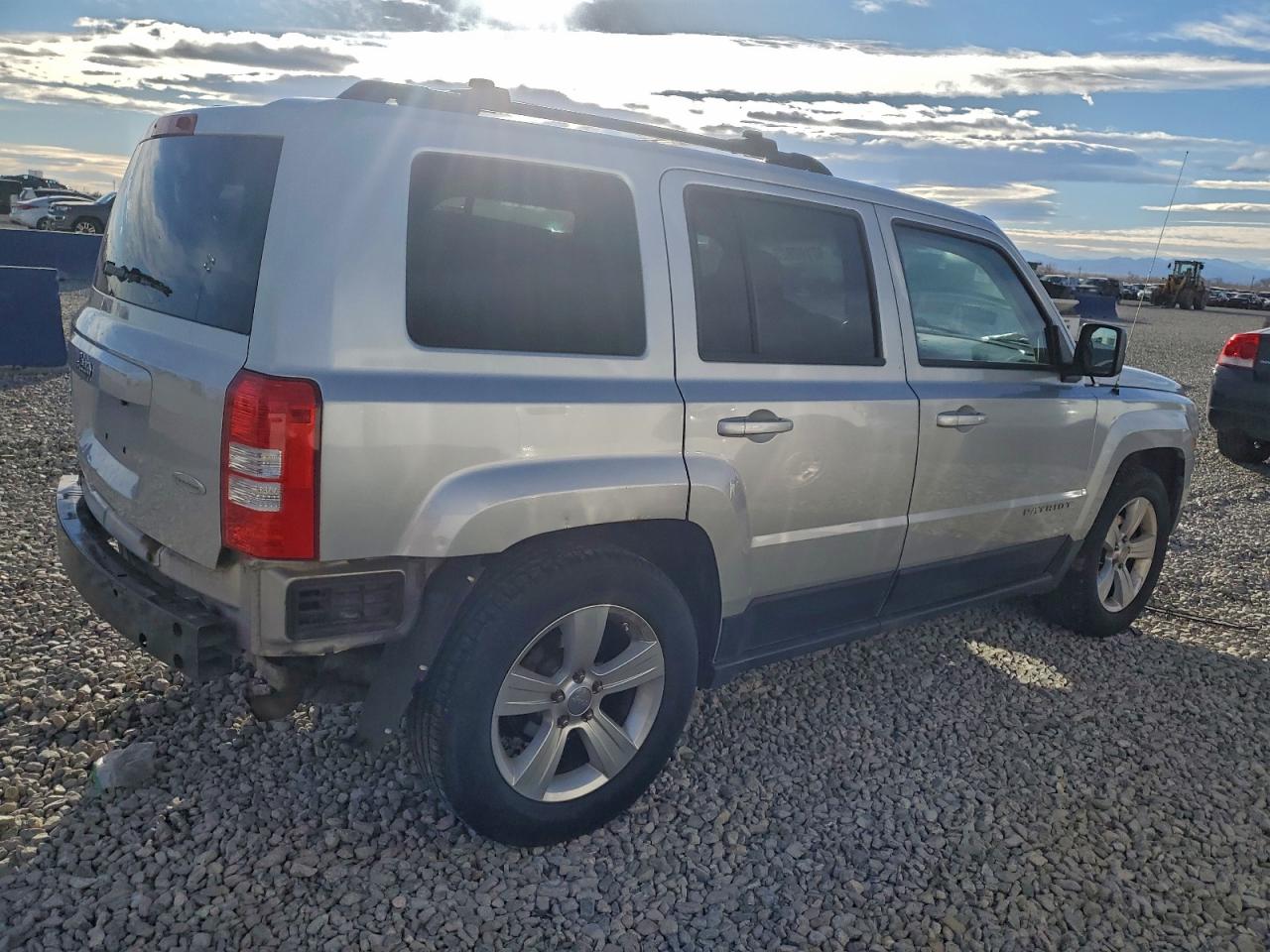 2012 JEEP PATRIOT LATITUDE photo 3