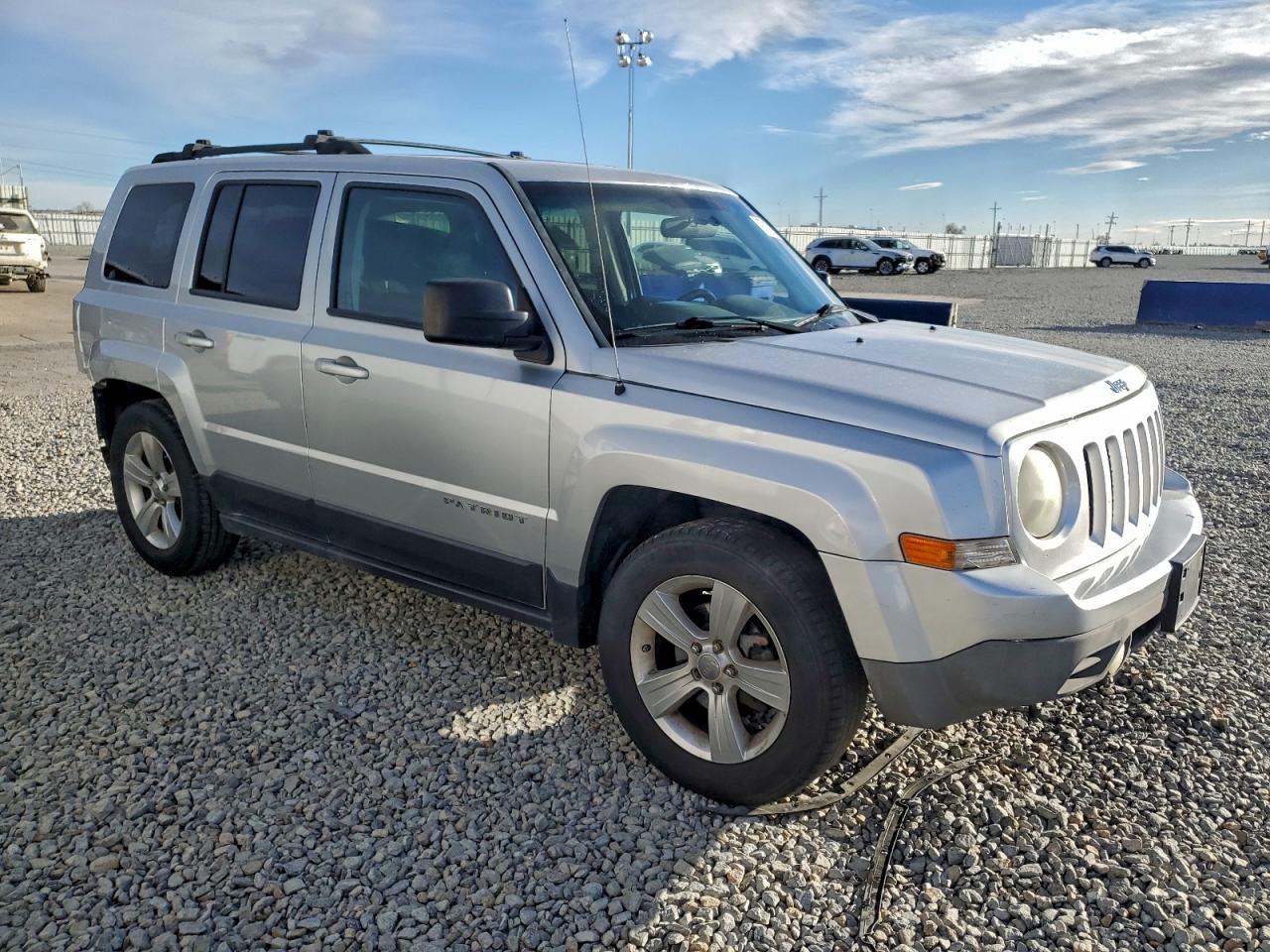 2012 JEEP PATRIOT LATITUDE photo 4