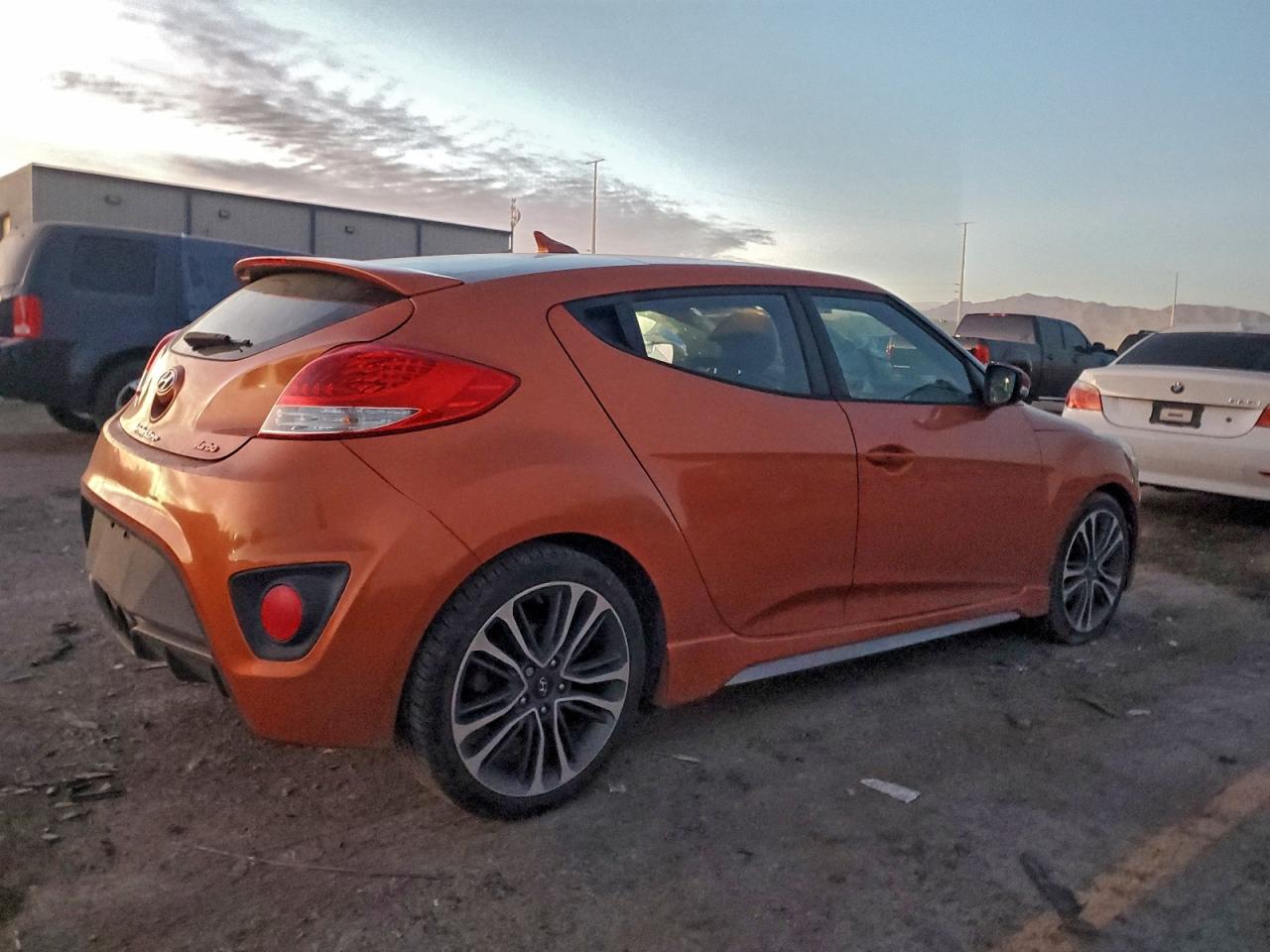 2017 HYUNDAI VELOSTER TURBO photo 3