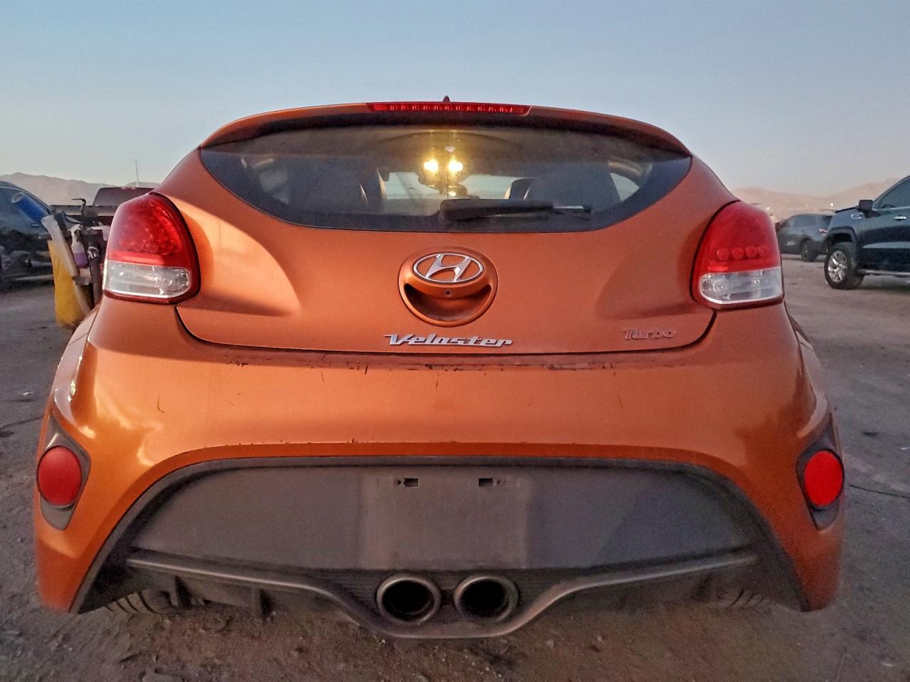 2017 HYUNDAI VELOSTER TURBO photo 6