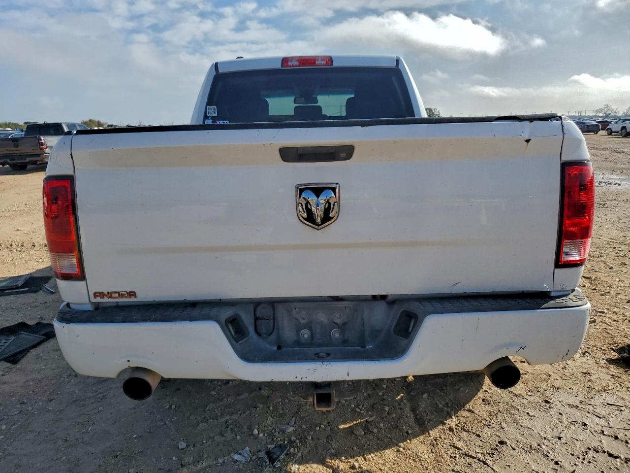 2014 RAM 1500 ST photo 6