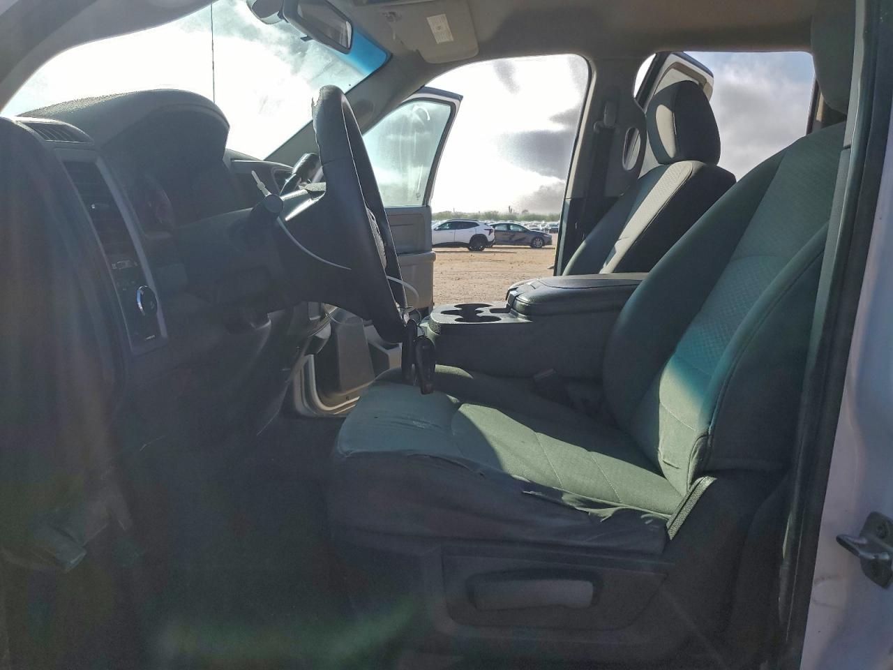 2014 RAM 1500 ST photo 7