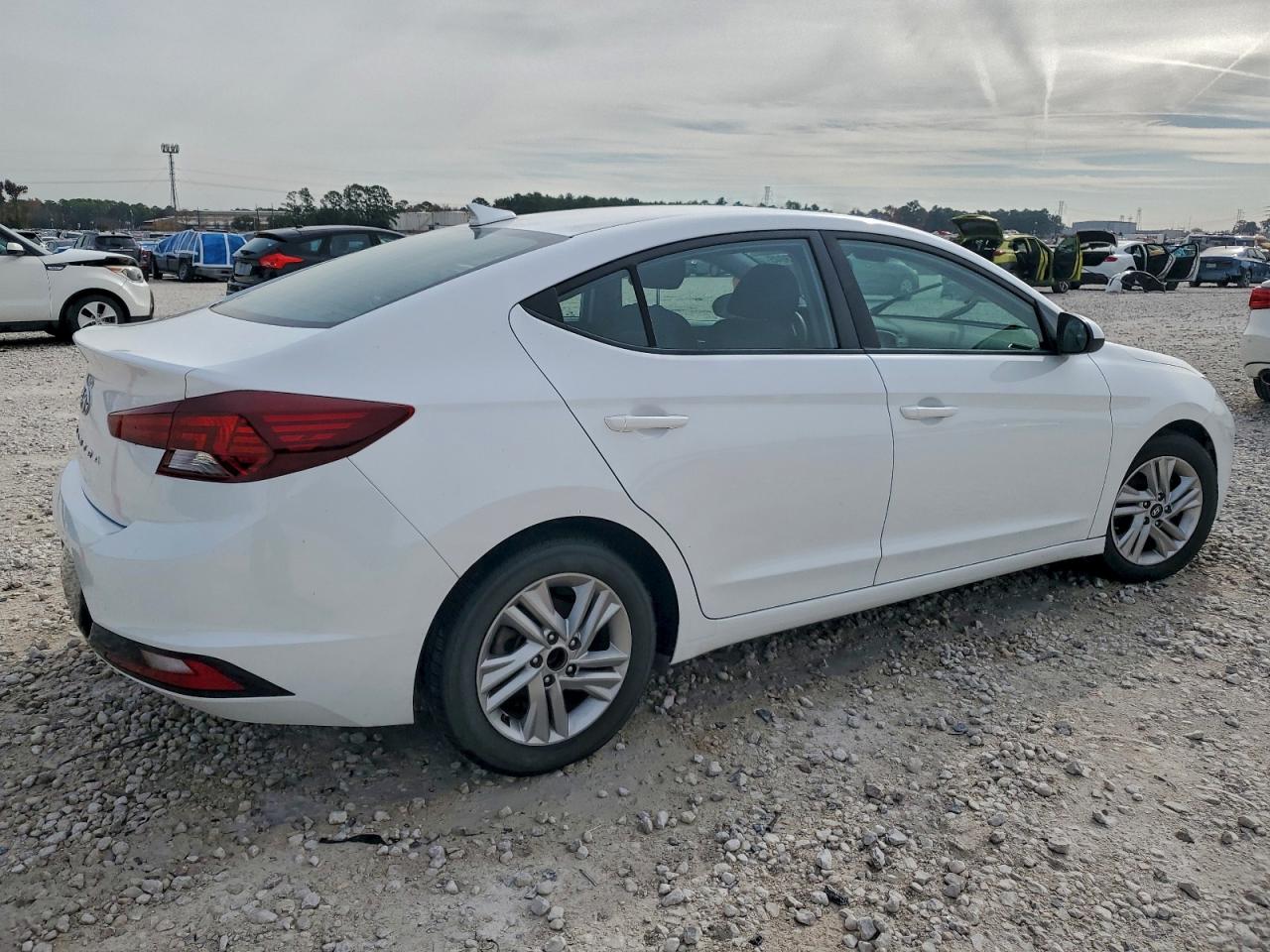 2020 HYUNDAI ELANTRA SEL photo 3