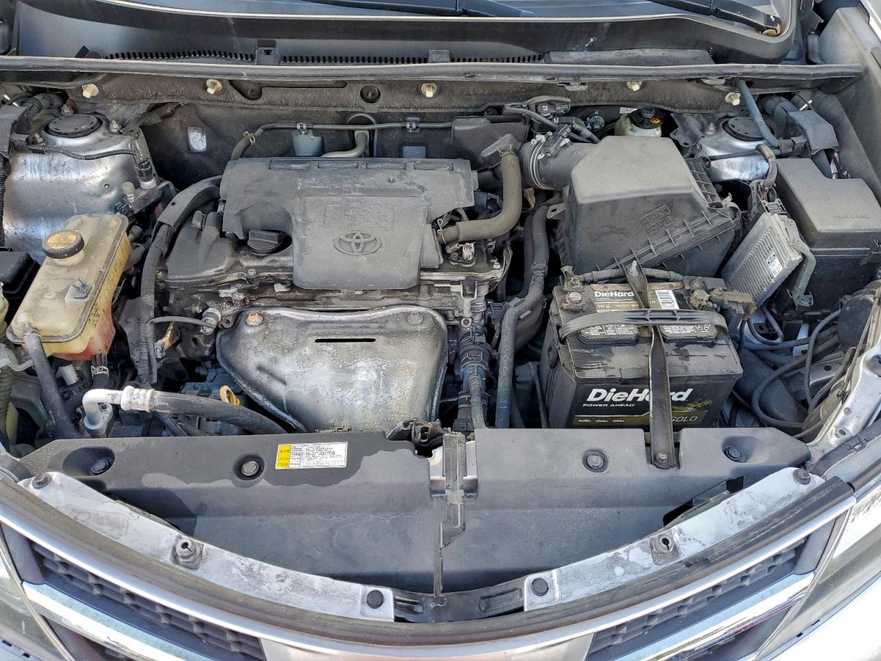 2013 TOYOTA RAV4 XLE photo 12