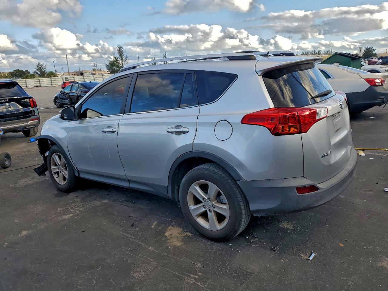 2013 TOYOTA RAV4 XLE photo 2