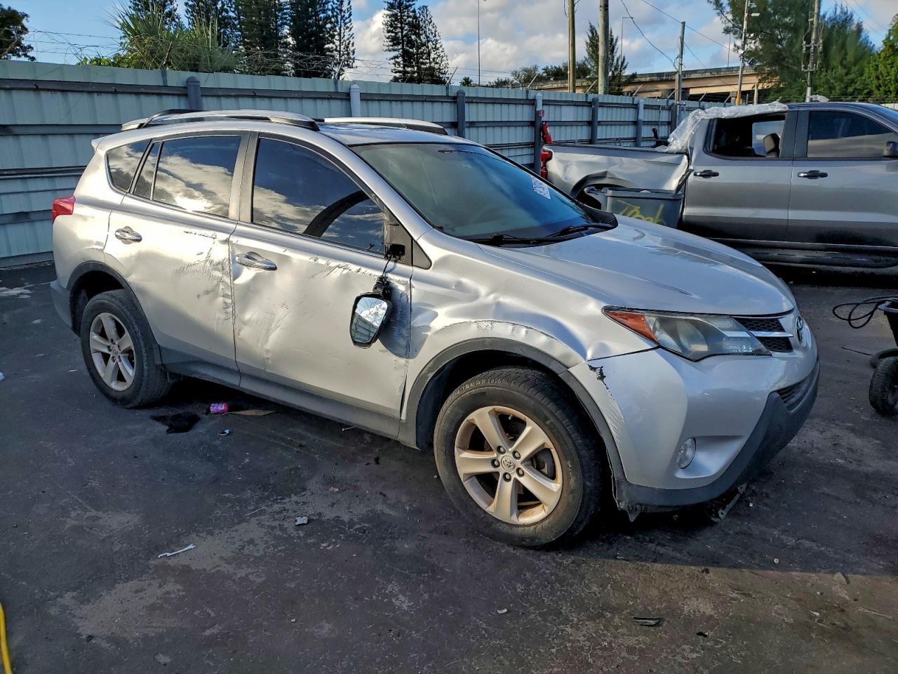 2013 TOYOTA RAV4 XLE photo 4