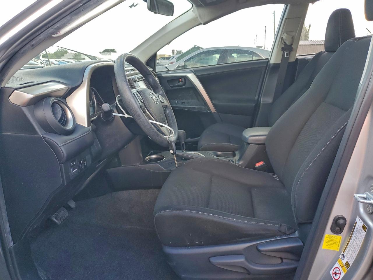 2013 TOYOTA RAV4 XLE photo 7