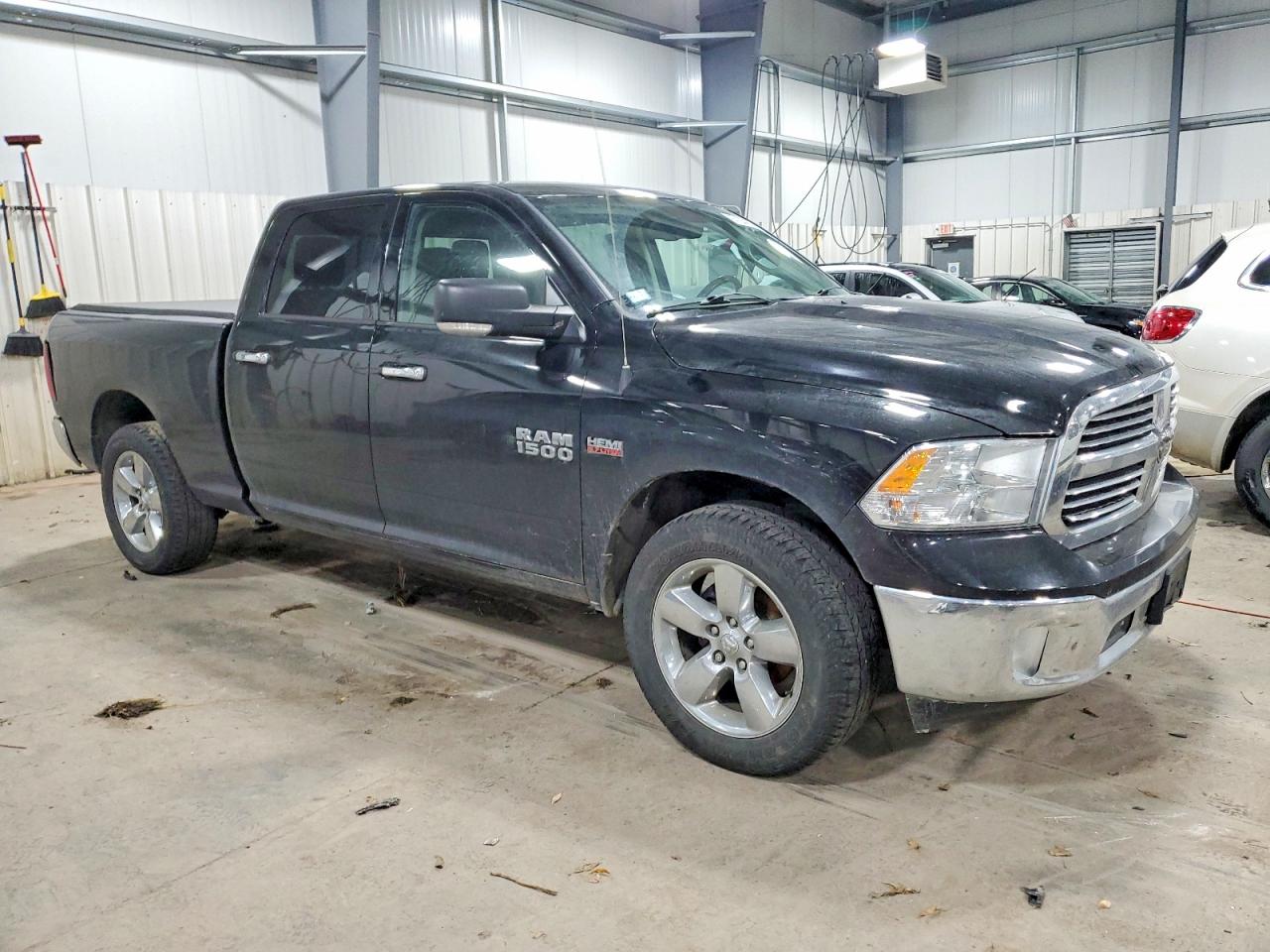 2014 RAM 1500 SLT photo 4
