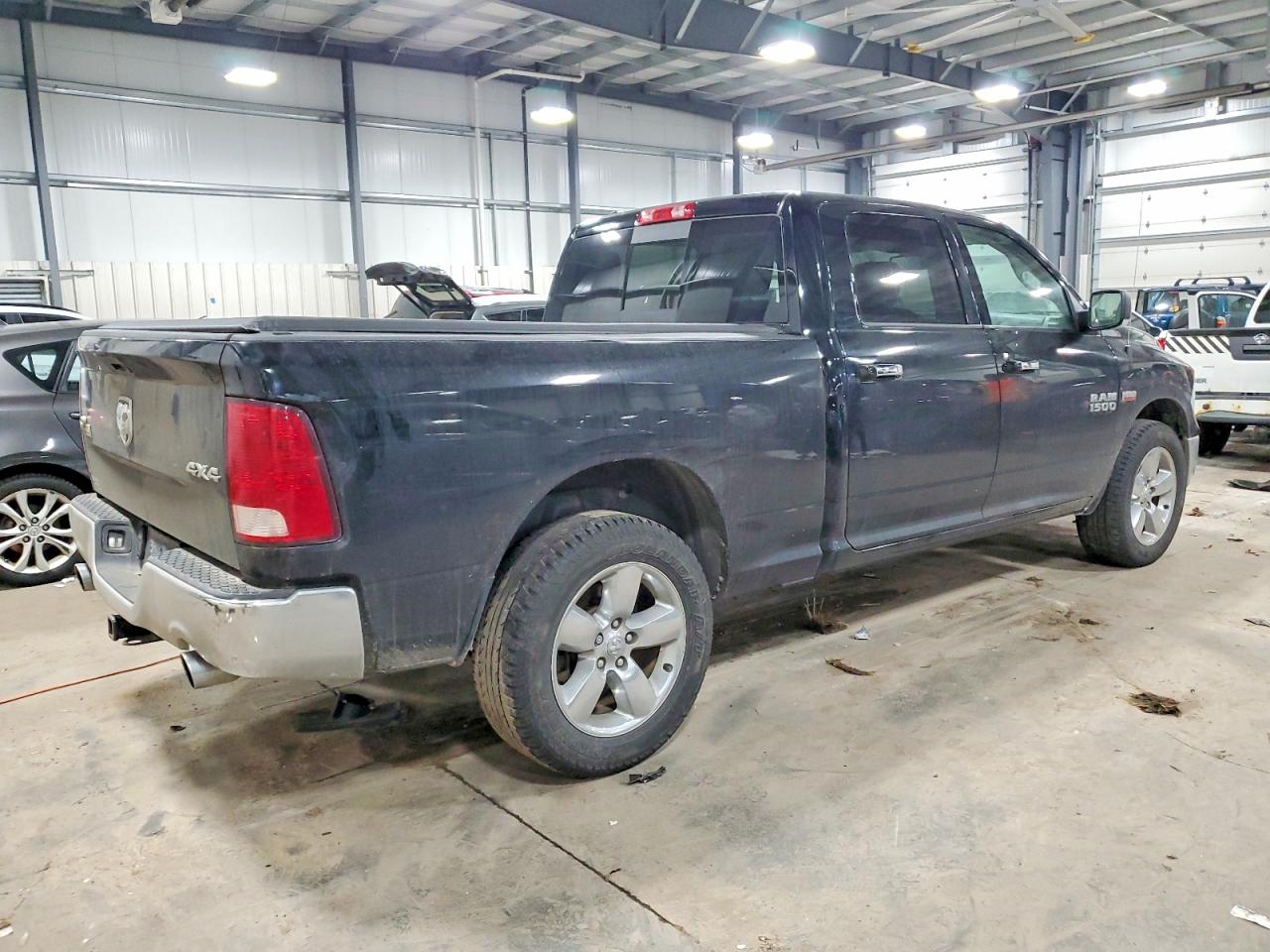 2014 RAM 1500 SLT photo 3