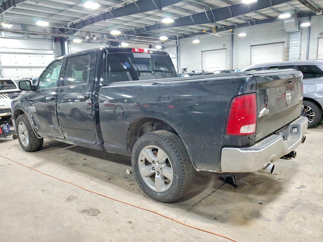 2014 RAM 1500 SLT photo 2
