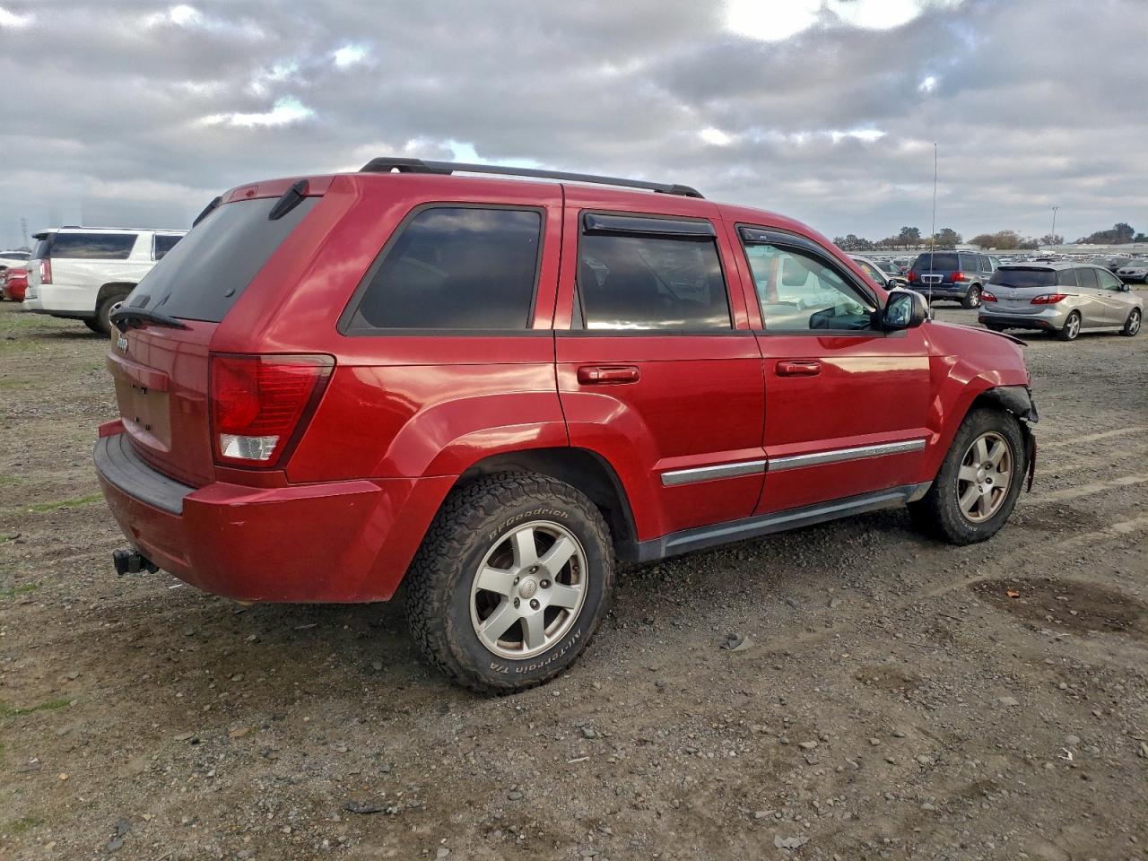2010 JEEP GRAND CHEROKEE LAREDO photo 3
