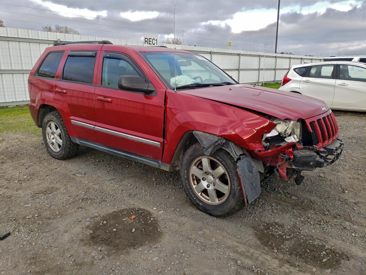 2010 JEEP GRAND CHEROKEE LAREDO photo 4