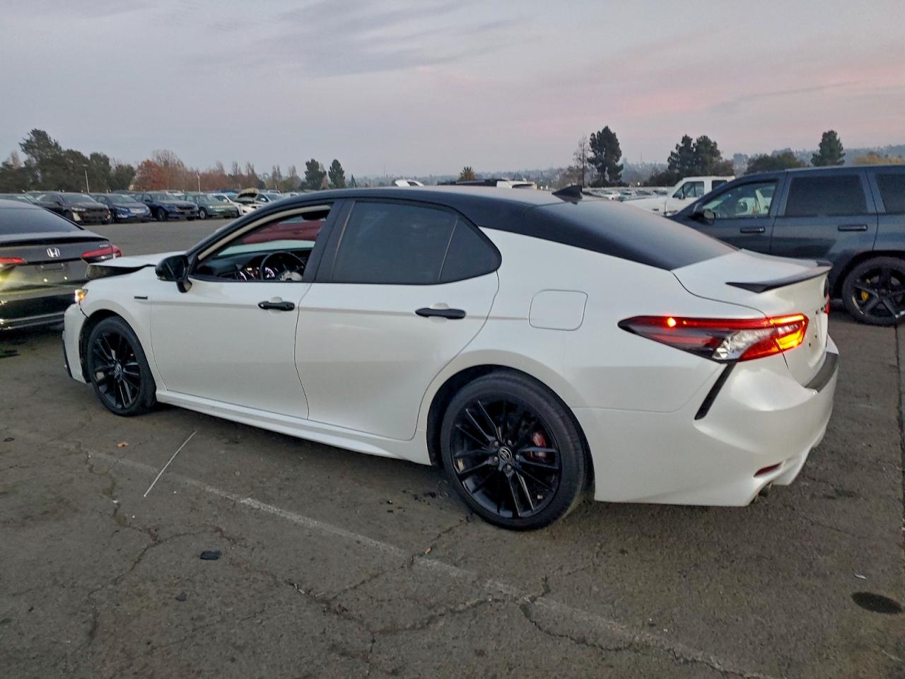2021 TOYOTA CAMRY XSE photo 2