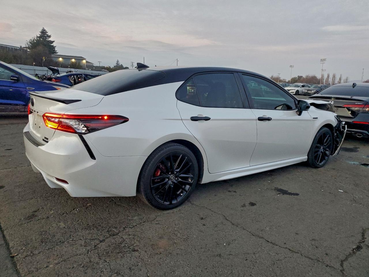 2021 TOYOTA CAMRY XSE photo 3