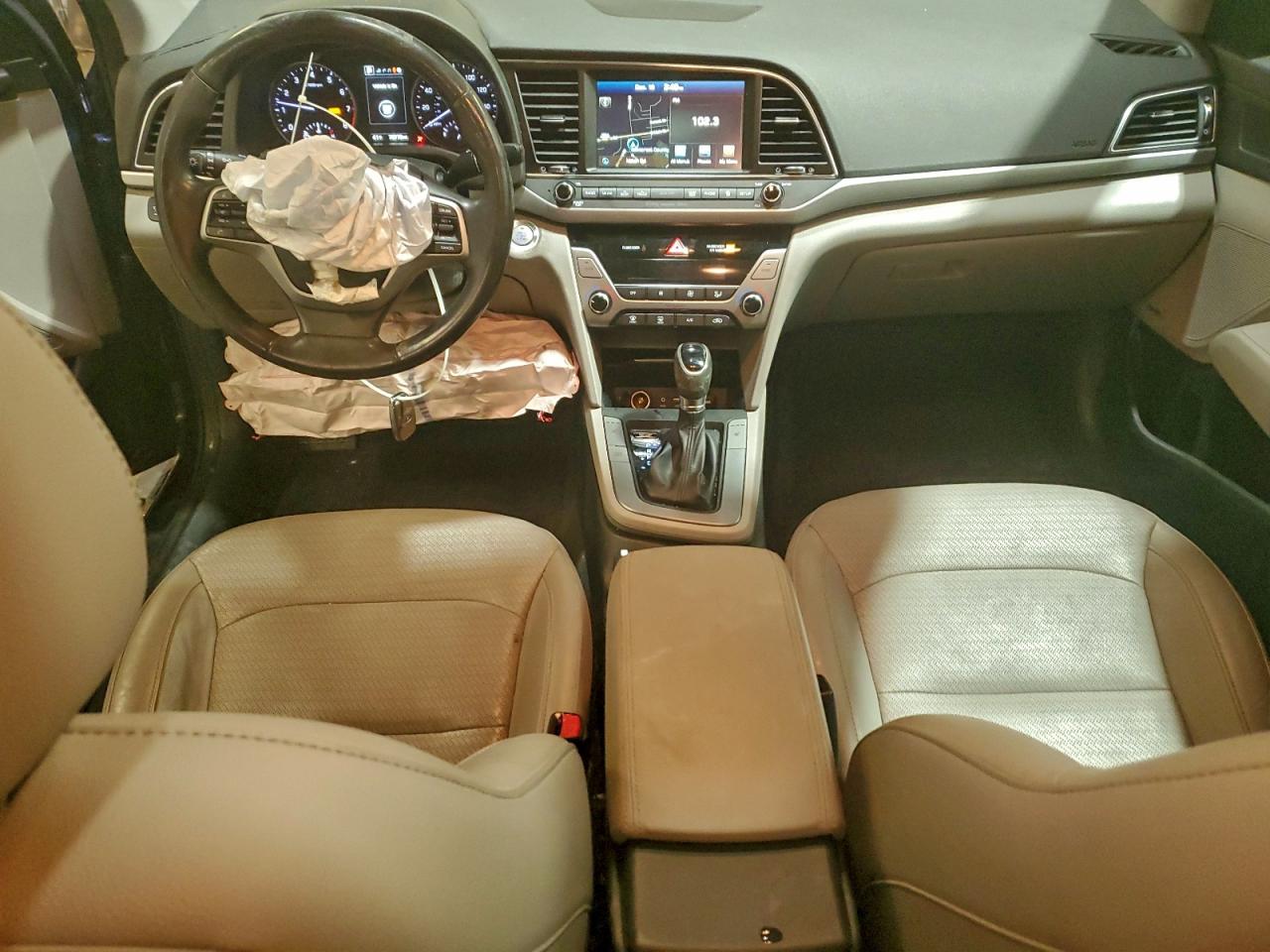 2017 HYUNDAI ELANTRA SE photo 8
