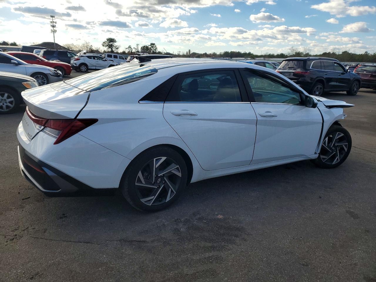 2024 HYUNDAI ELANTRA LIMITED photo 3