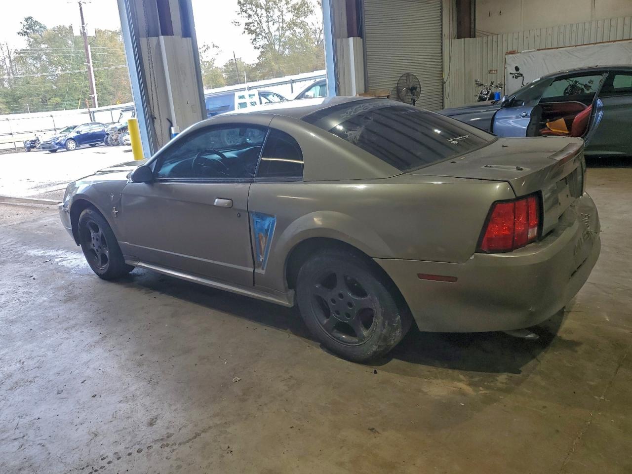 2001 FORD MUSTANG photo 2