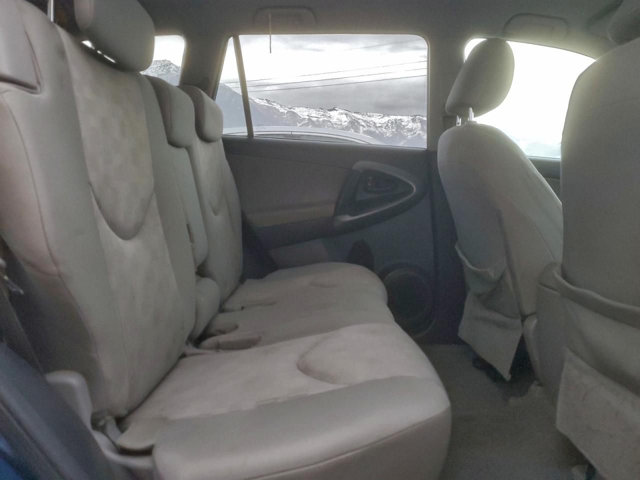 2010 TOYOTA RAV4 photo 10