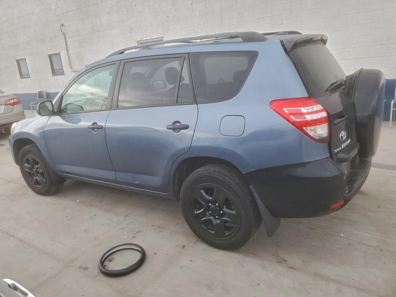2010 TOYOTA RAV4 photo 2