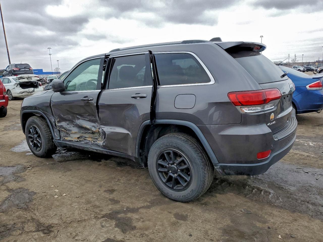 2020 JEEP GRAND CHEROKEE LAREDO photo 2