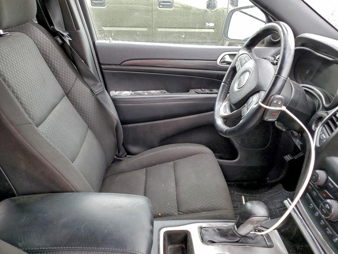 2020 JEEP GRAND CHEROKEE LAREDO photo 7