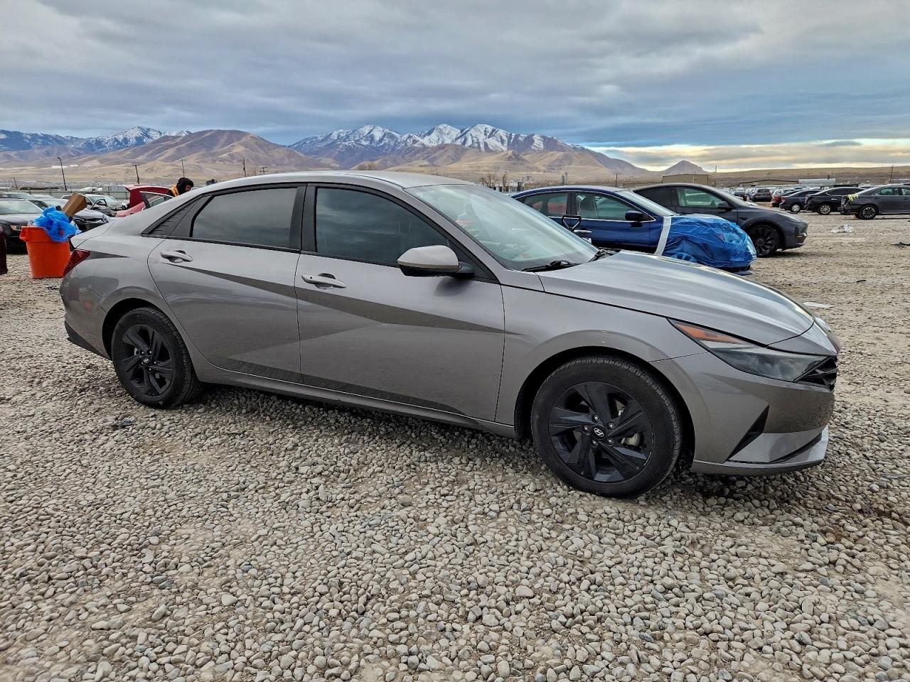 2023 HYUNDAI ELANTRA BLUE photo 4